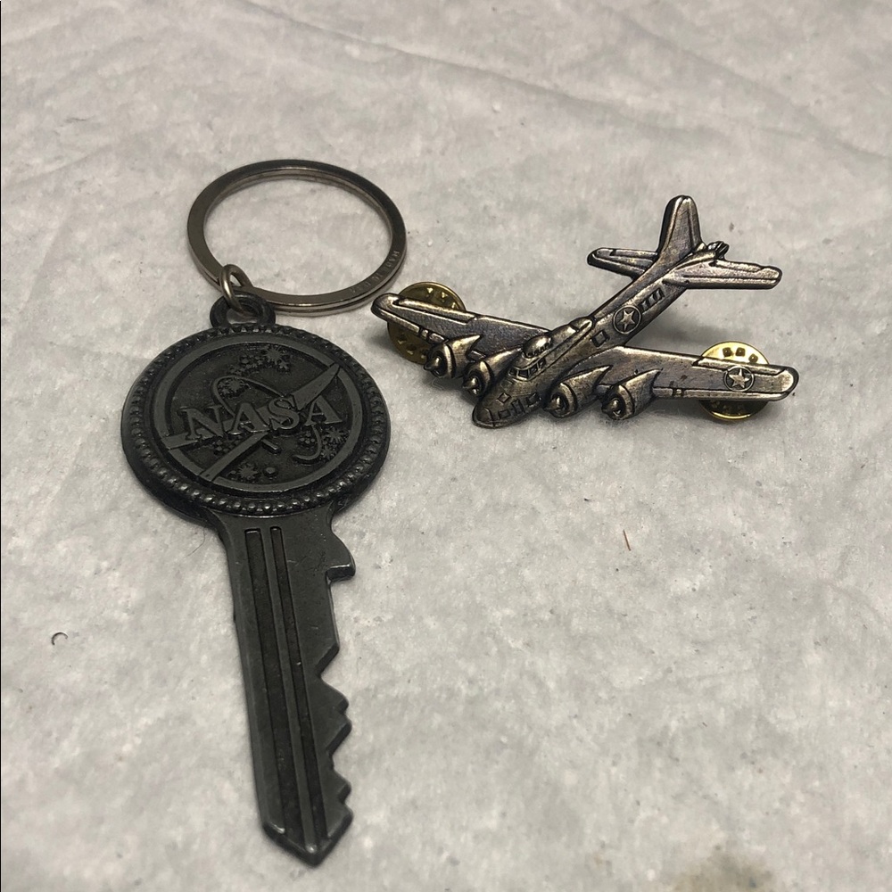 Vintage America Keychain and Airplane Pin - Black and Gold